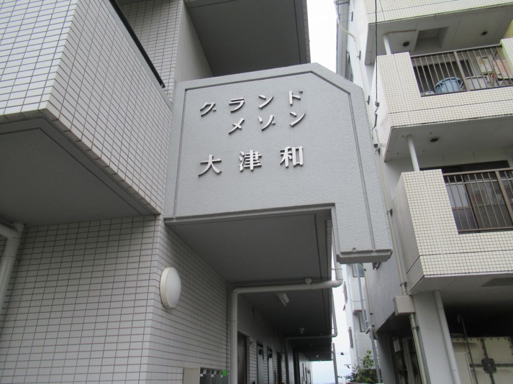 yOρz@