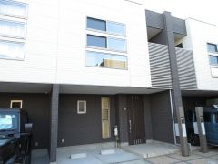 ���Ɍ��_�ˎs�����揬���R��R���ڂ̃e���X�n�E�X�̌����O��