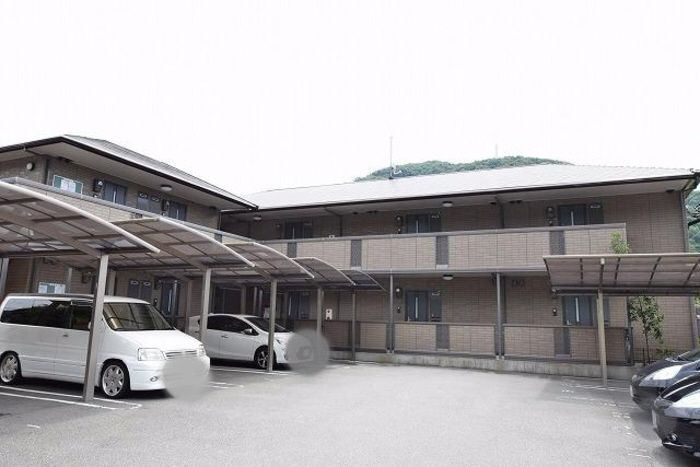 ���Ɍ��_�ˎs�k��R�c�����J�㎚�ŏ��̃A�p�[�g�̌����O��