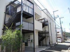 ���Ɍ��_�ˎs�k��闖�䓌��1���ڂ̃A�p�[�g�̌����O��