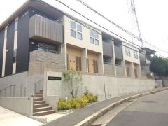 ���Ɍ��_�ˎs�k���e��̃A�p�[�g�̌����O��