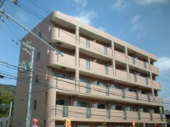 ���Ɍ��_�ˎs�k��J�㓌���̃}���V�����̌����O��