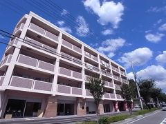 ���Ɍ��_�ˎs�k��J�㓌���̃}���V�����̌����O��