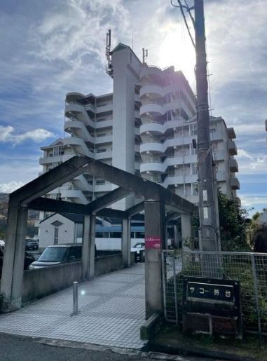 ���Ɍ��_�ˎs�k��闖�䓌��9���ڂ̃}���V�����̌����O��