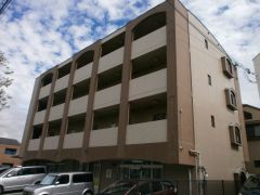 ���Ɍ��_�ˎs����O�J�쒬2���ڂ̃}���V�����̌����O��