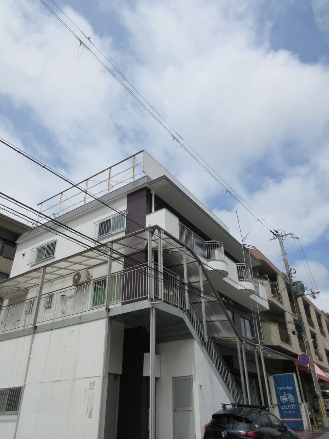 ���Ɍ��_�ˎs�k��ԎR��̃}���V�����̌����O��