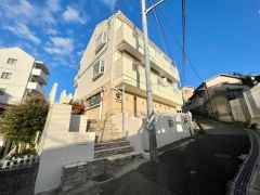 ���Ɍ��_�ˎs�k��闖�䓌��5���ڂ̃A�p�[�g�̌����O��