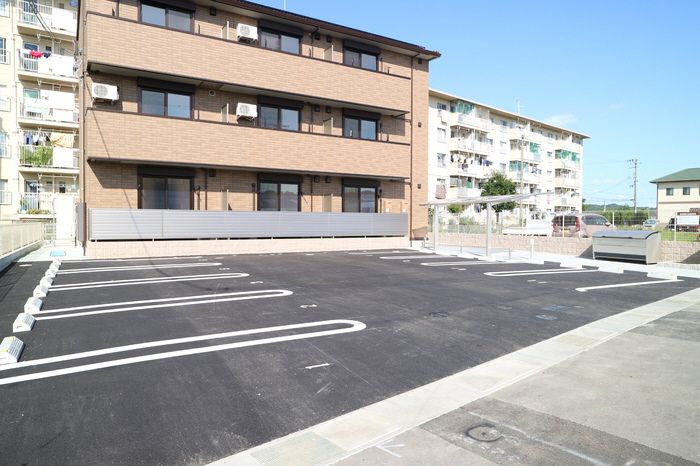 ���Ɍ��O�؎s���2���ڂ̃}���V�����̌����O��