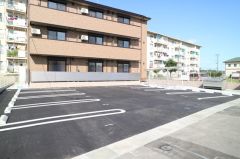 ���Ɍ��O�؎s���2���ڂ̃}���V�����̌����O��