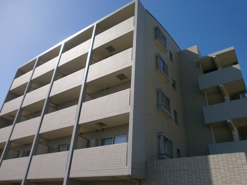 ���Ɍ��_�ˎs����O�J�쒬1���ڂ̃}���V�����̌����O��