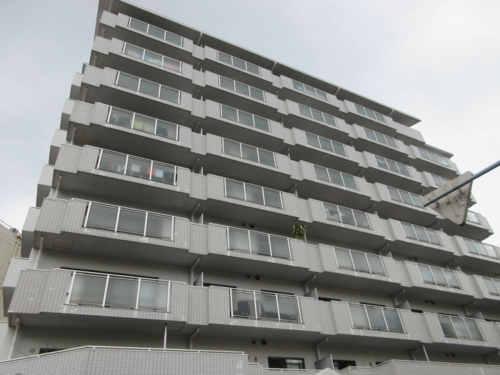 ���Ɍ��_�ˎs�k��闖��k��1���ڂ̃}���V�����̌����O��