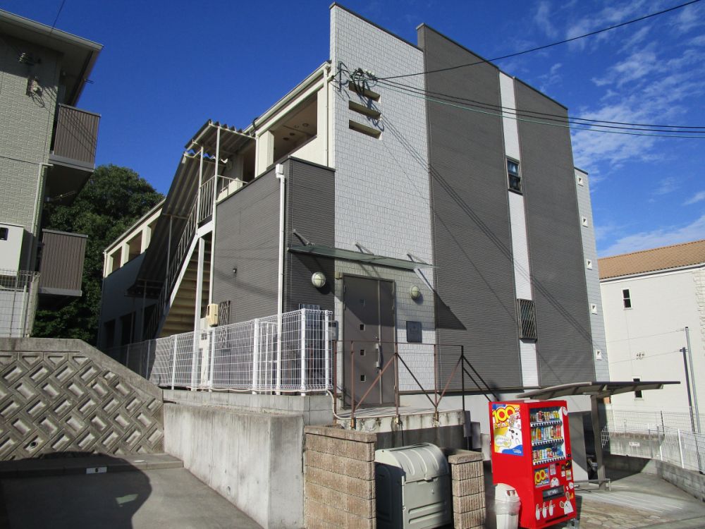 ���Ɍ��_�ˎs����O�J�쒬�P���ڂ̃A�p�[�g�̌����O��