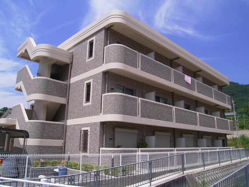 ���Ɍ��_�ˎs�k��J�㓌���̃}���V�����̌����O��