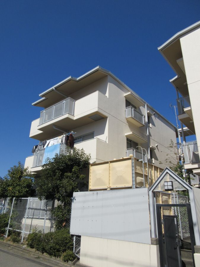 ���Ɍ��_�ˎs�k��闖��쒬5���ڂ̃}���V�����̌����O��