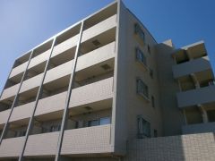 ���Ɍ��_�ˎs����O�J�쒬�P���ڂ̃}���V�����̌����O��