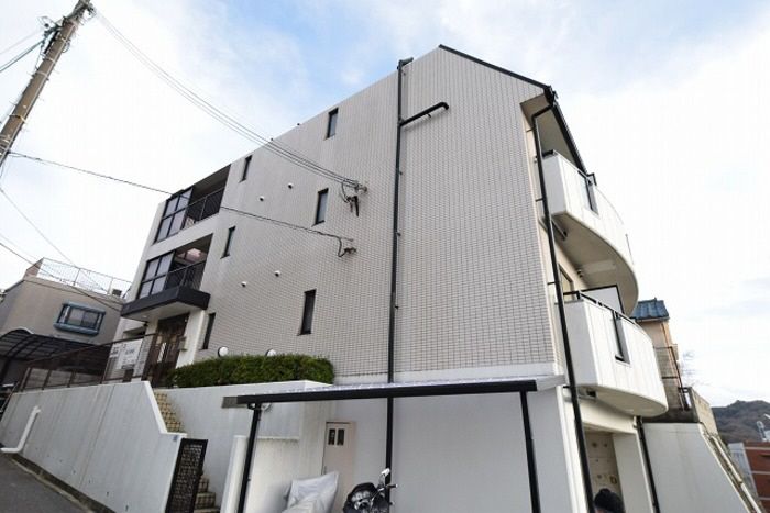 ���Ɍ��_�ˎs�k��闖��k��1���ڂ̃}���V�����̌����O��