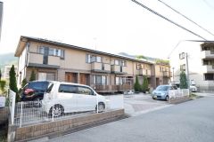 ���Ɍ��_�ˎs�k��J�㓌���̃e���X�n�E�X�̌����O��