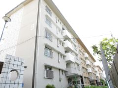 ���Ɍ��O�؎s�u���������R���u2���ڂ̃}���V�����̌����O��