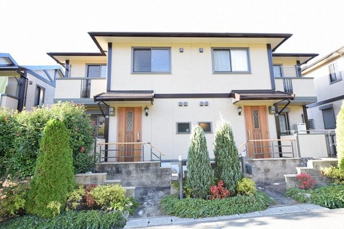 ���Ɍ��_�ˎs�k��J��쒬�̃e���X�n�E�X�̌����O��