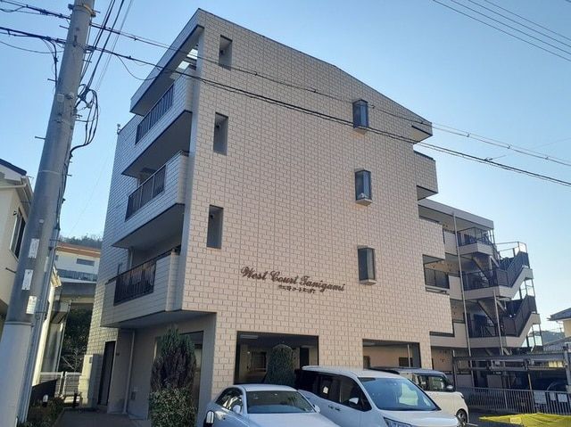 ���Ɍ��_�ˎs�k��J�㐼���̃}���V�����̌����O��