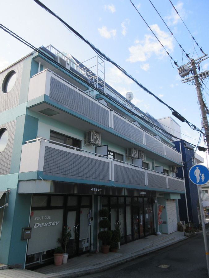 ���Ɍ��_�ˎs�k��闖�䓌��1���ڂ̃}���V�����̌����O��