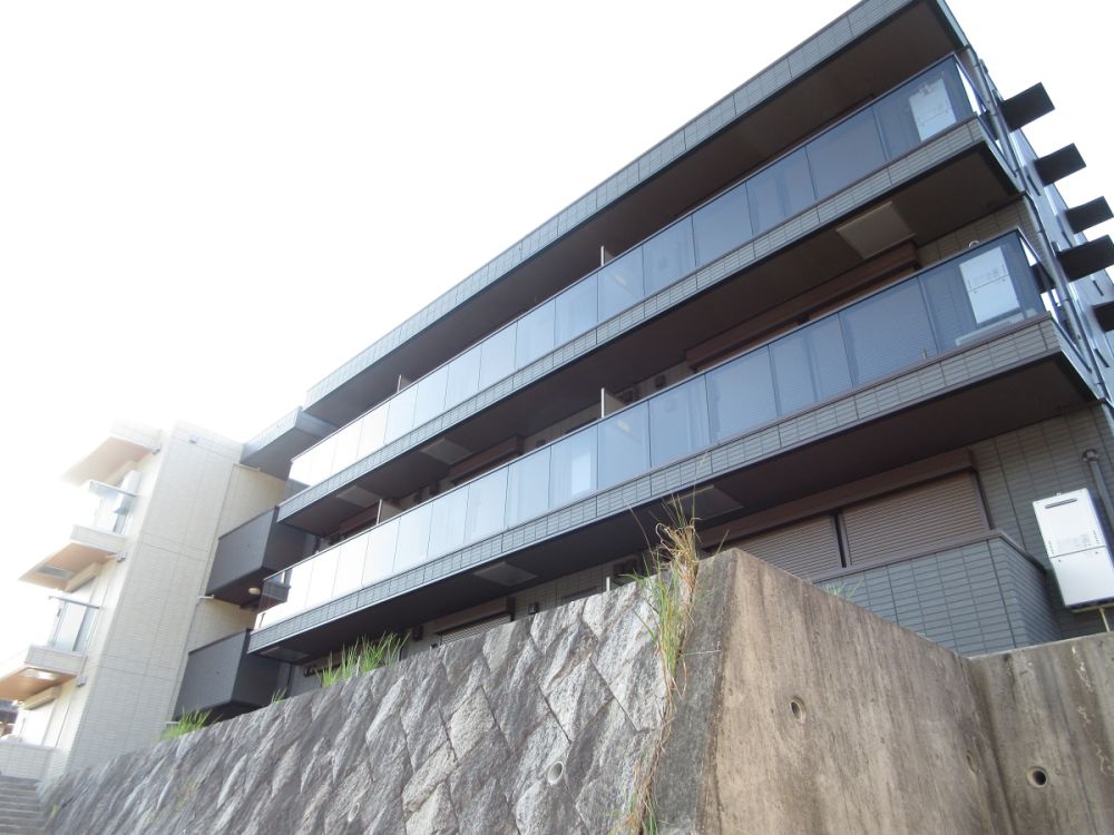 ���Ɍ��_�ˎs�k��J�㓌���̃A�p�[�g�̌����O��