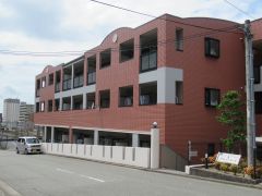 ���Ɍ��_�ˎs�k��J��쒬�̃}���V�����̌����O��