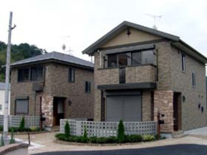 ���Ɍ��_�ˎs�k��J��쒬�̃e���X�n�E�X�̌����O��