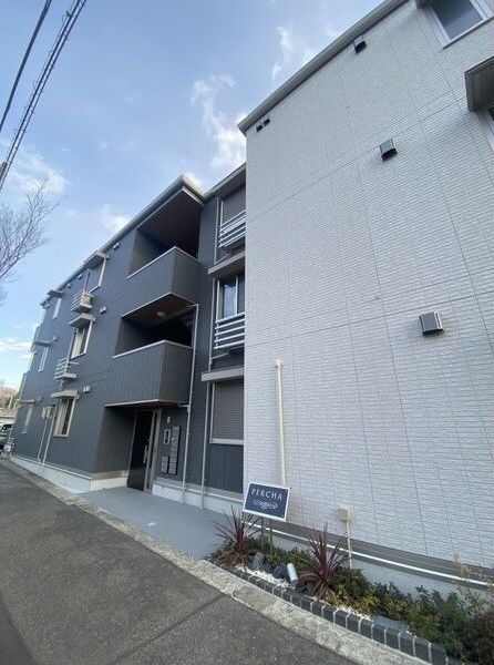 ���Ɍ��_�ˎs�k��J�㓌���̃A�p�[�g�̌����O��